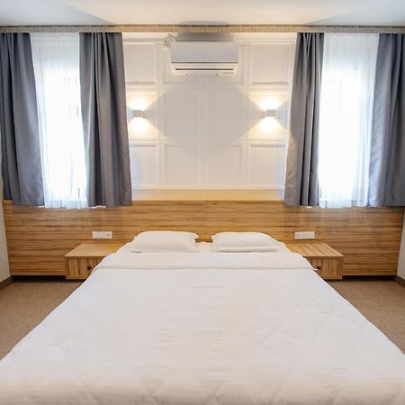 281 Hotel บิชเคก ภายนอก รูปภาพ