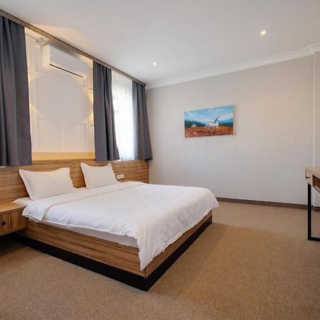 281 Hotel บิชเคก ภายนอก รูปภาพ