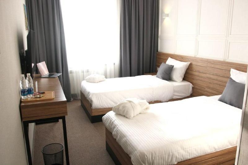 281 Hotel บิชเคก ภายนอก รูปภาพ