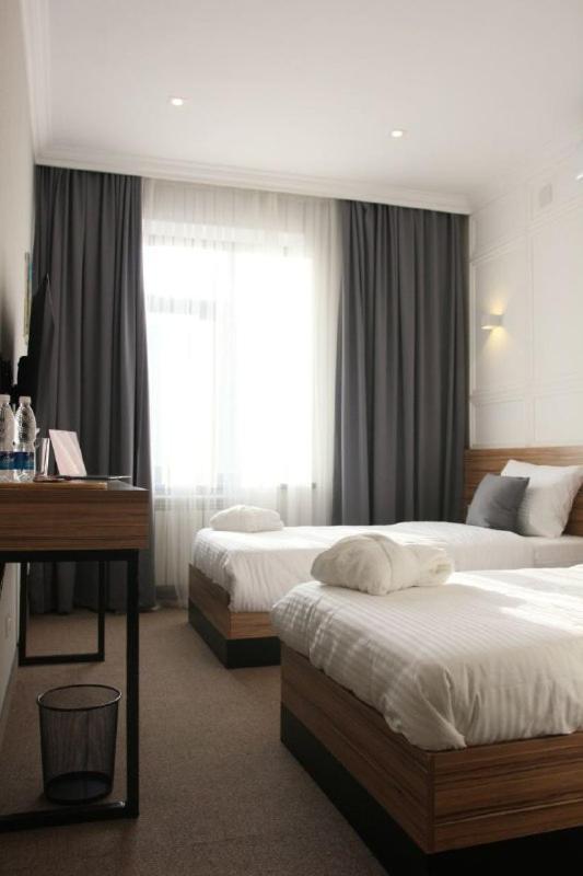 281 Hotel บิชเคก ภายนอก รูปภาพ